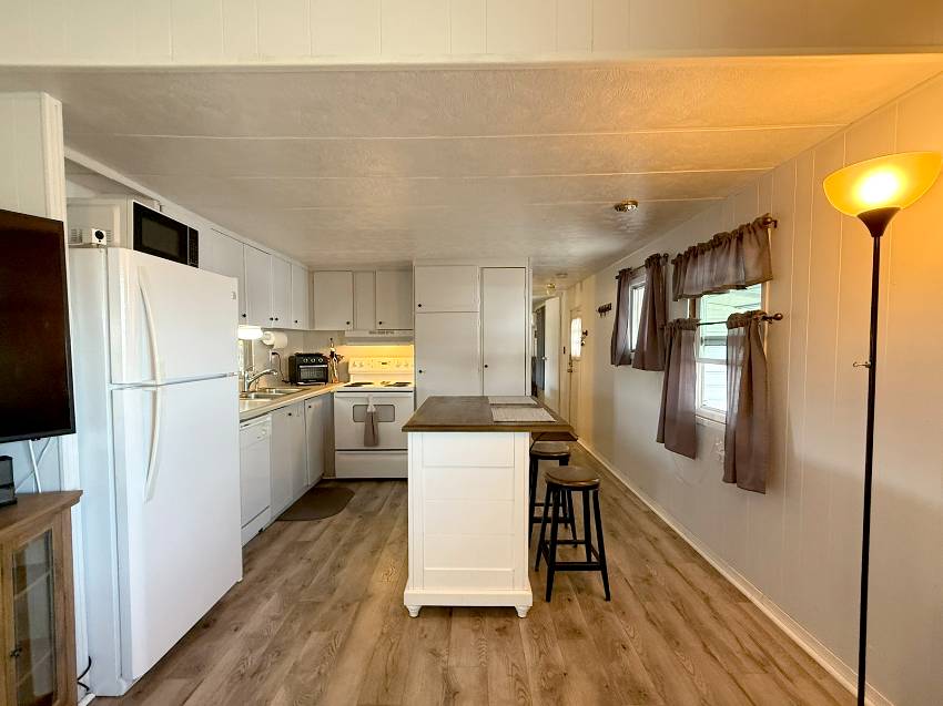 35 Kingsport Ave a Palmetto, FL Mobile or Manufactured Home for Sale